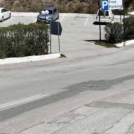 Filippos & Elenis نيوس مارماراس